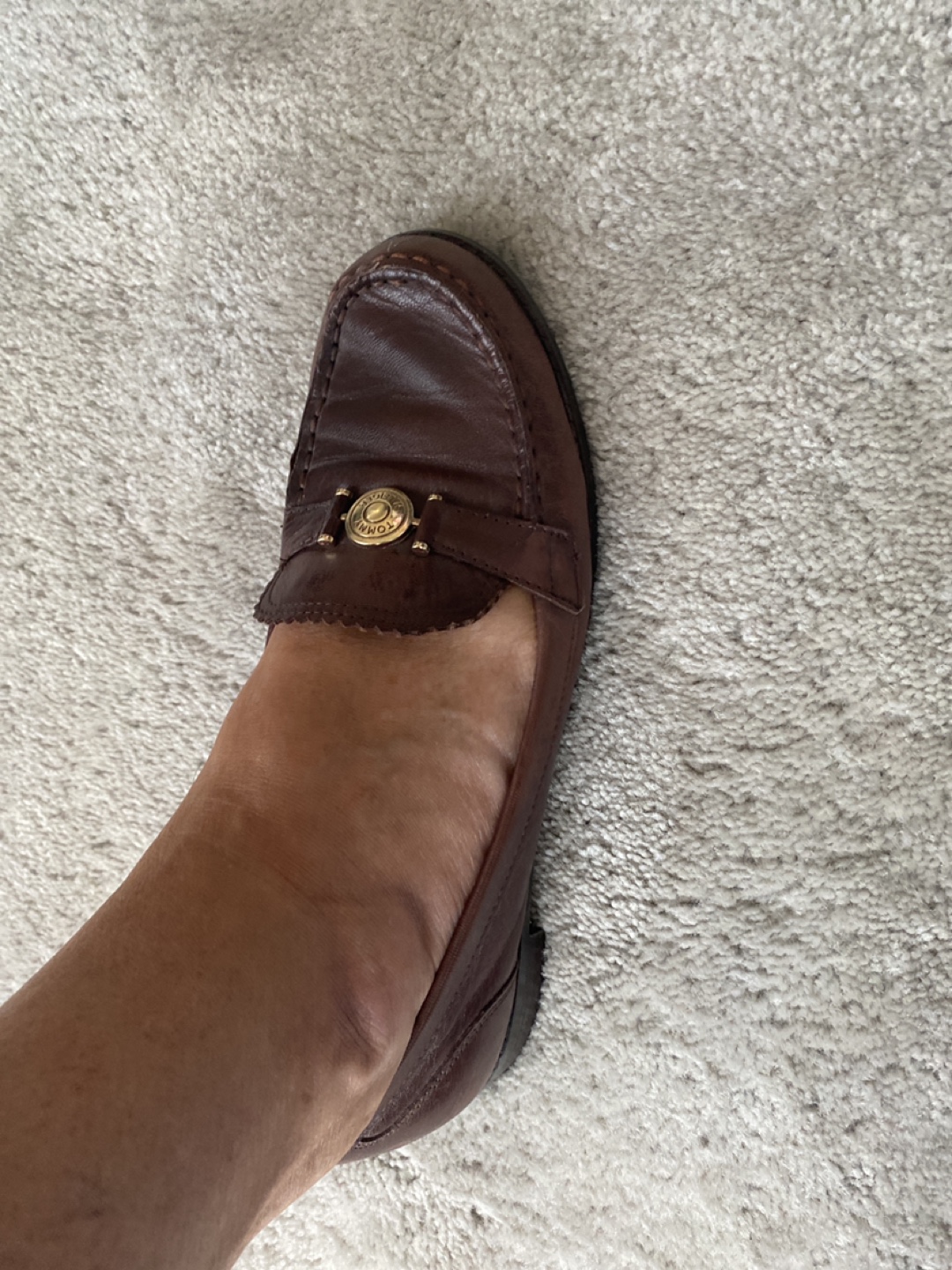 Tommy Hilfiger Wine Leather Loafers - Size 9M - photo 5