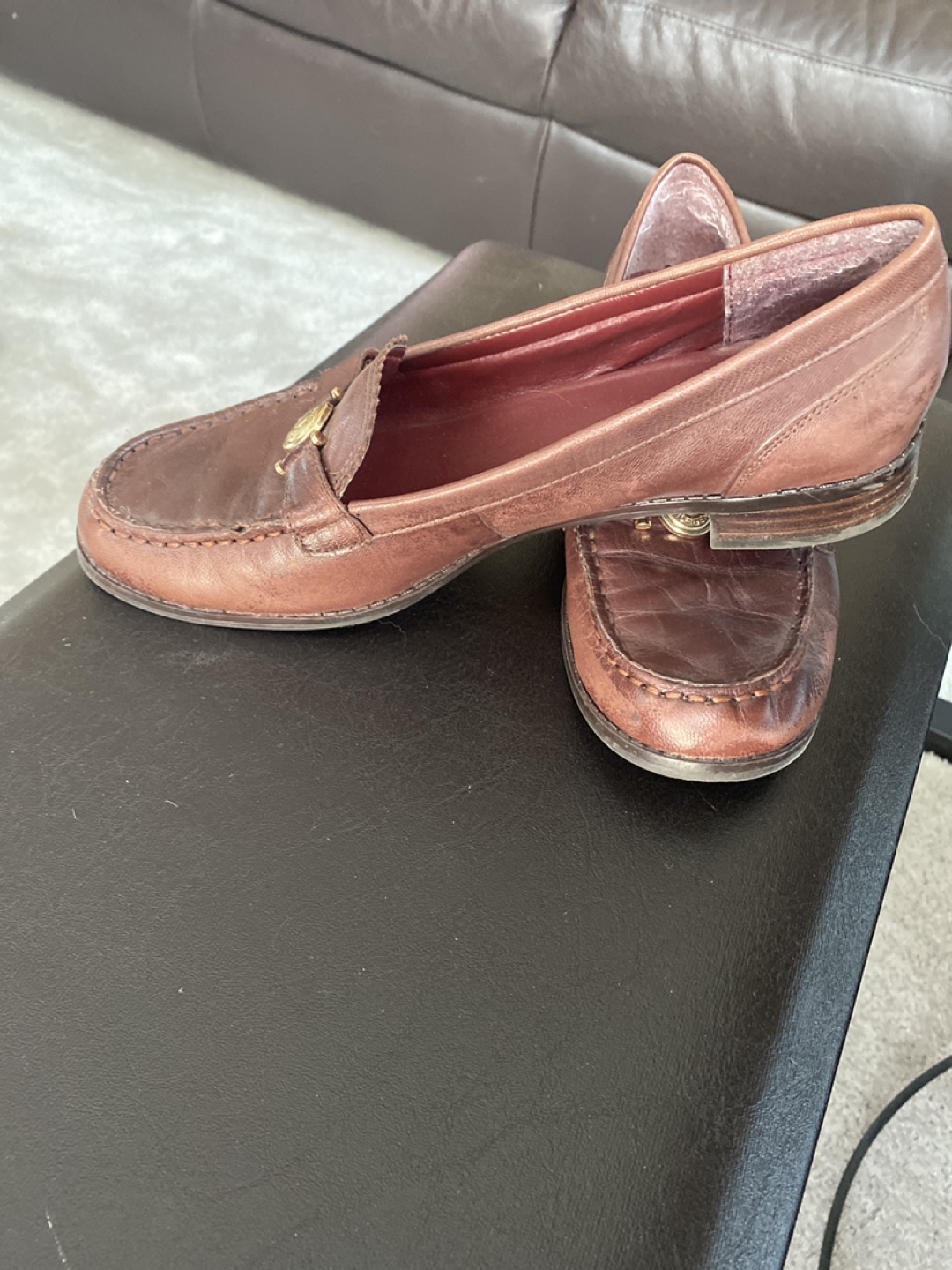Tommy Hilfiger Wine Leather Loafers - Size 9M - photo 2