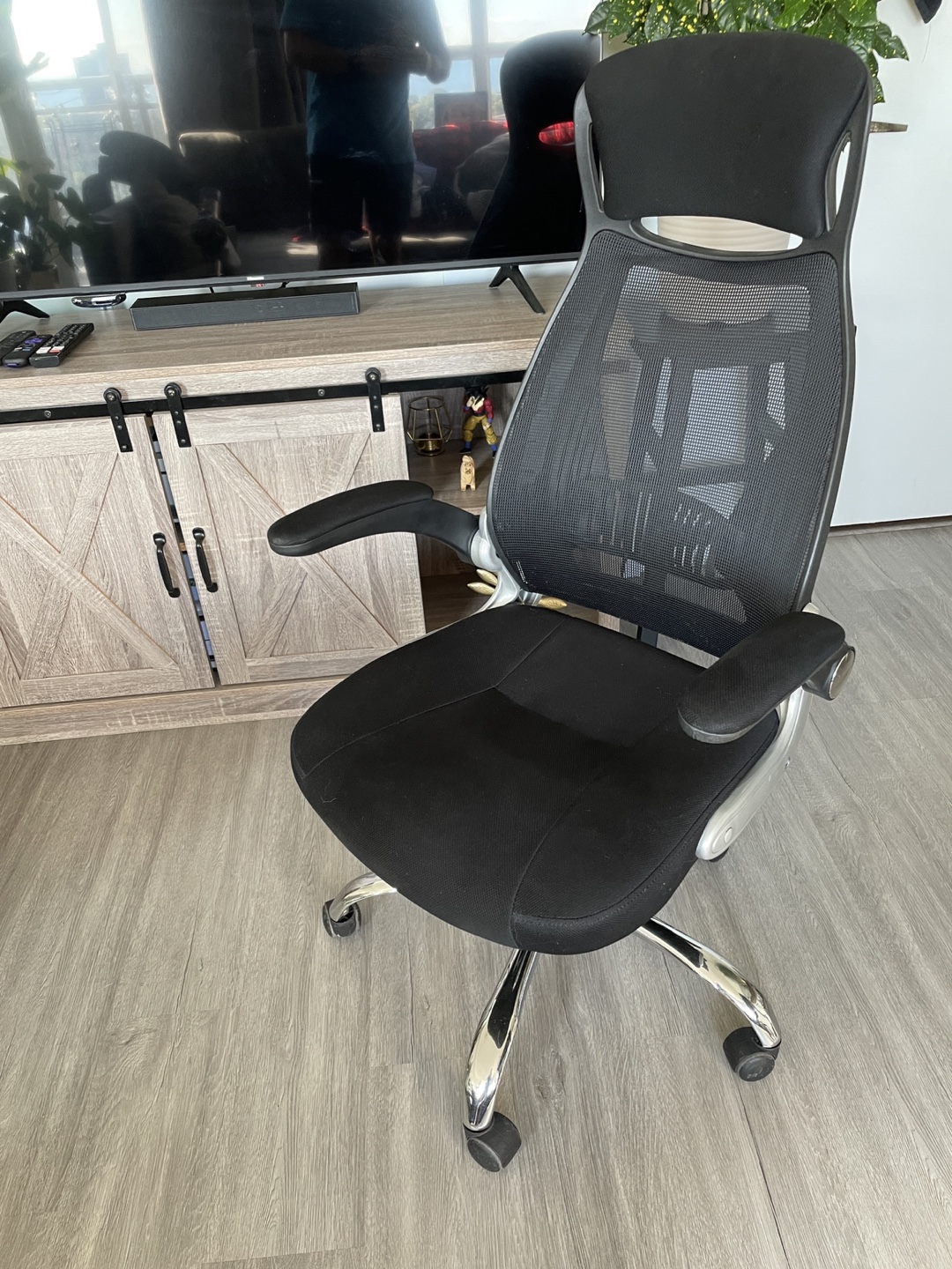 Black Ergonomic Mesh Office Chair - photo 2
