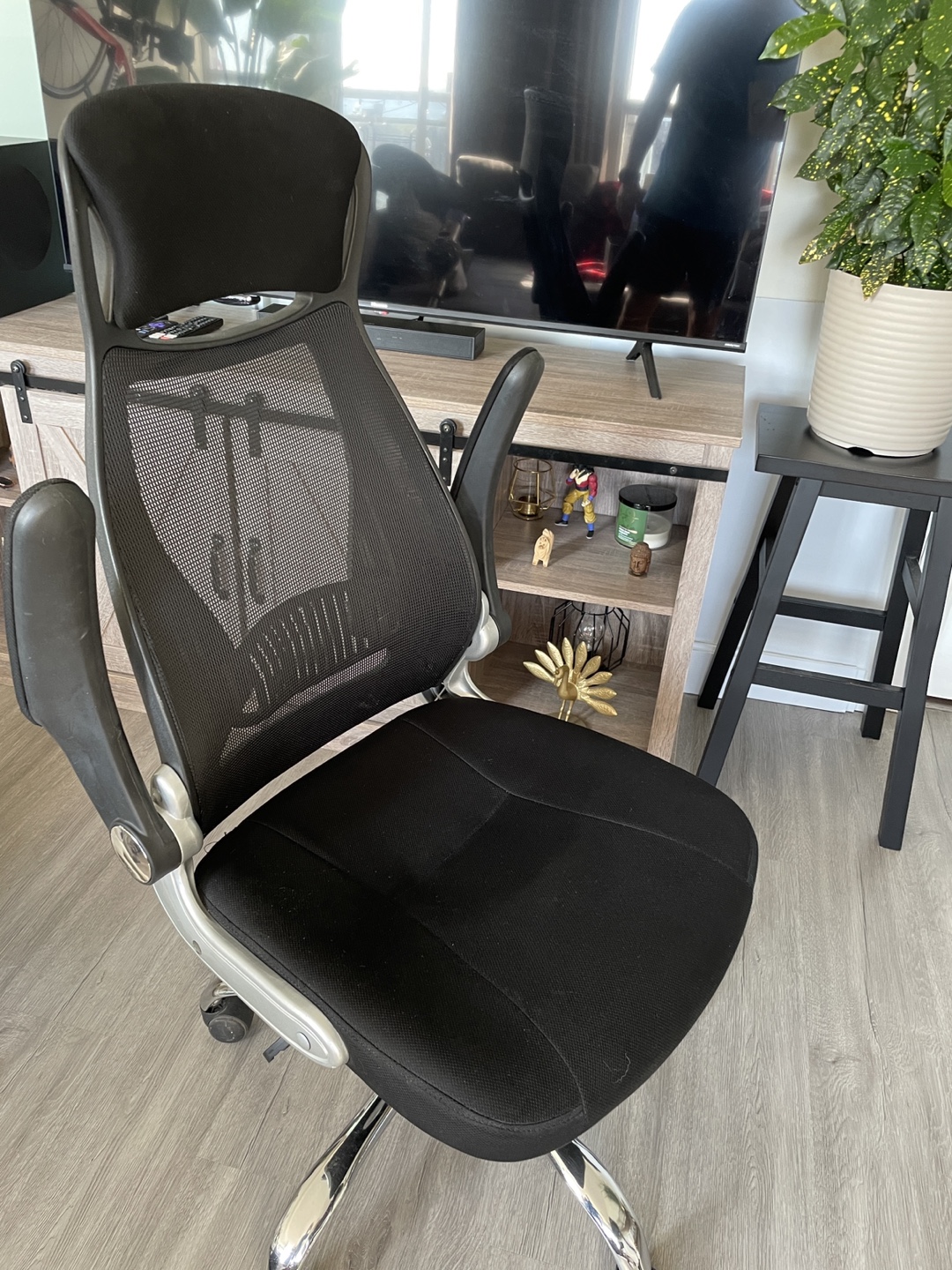 Black Ergonomic Mesh Office Chair - photo 3