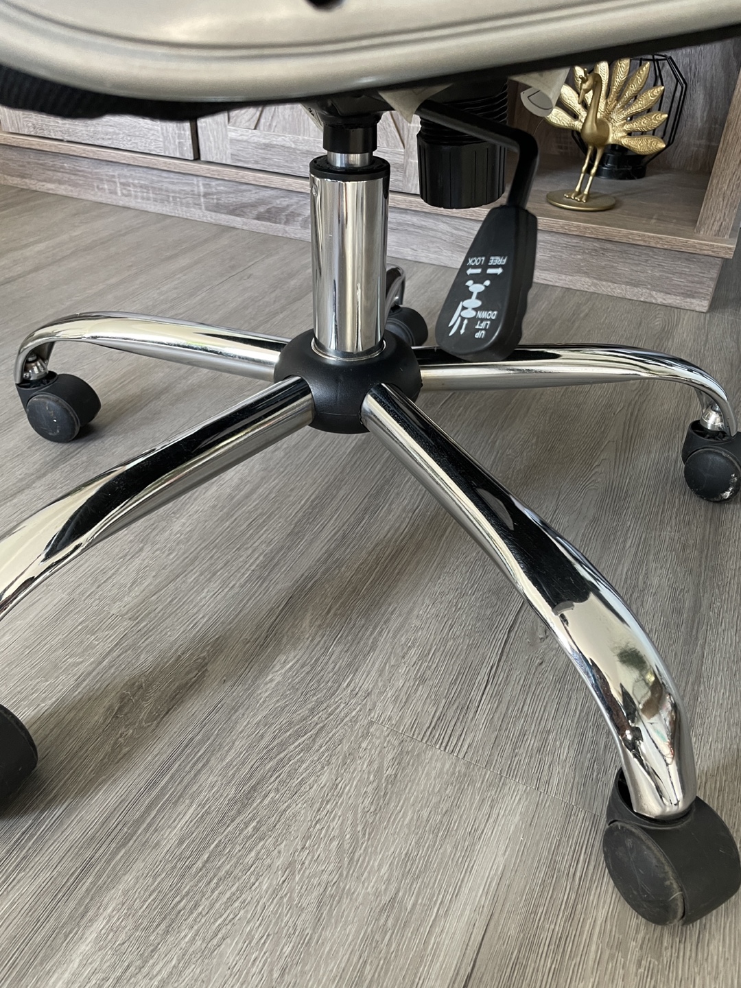 Black Ergonomic Mesh Office Chair - photo 4
