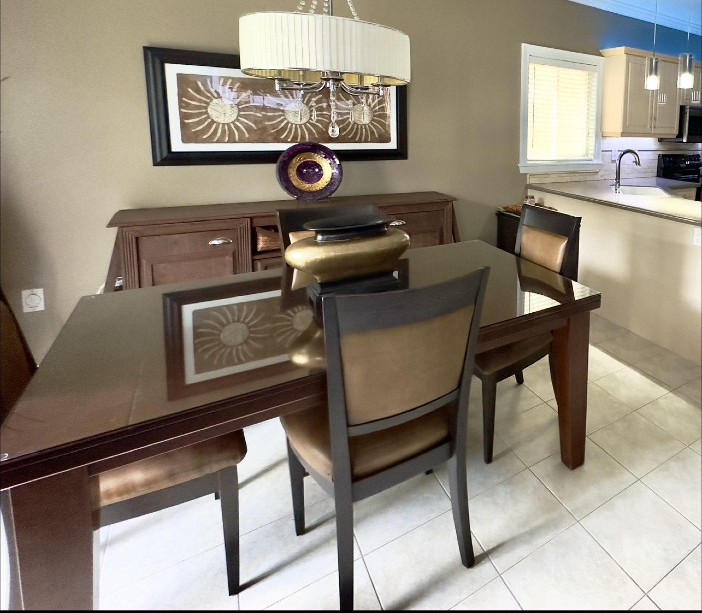 MOVING SALE !! Dining Table and Chairs Set - photo 3