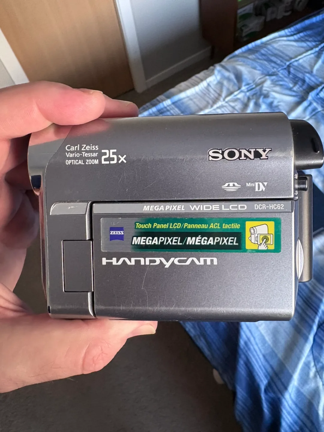 Sony Handycam DCR-HC62 MiniDV Camcorder thumbnail