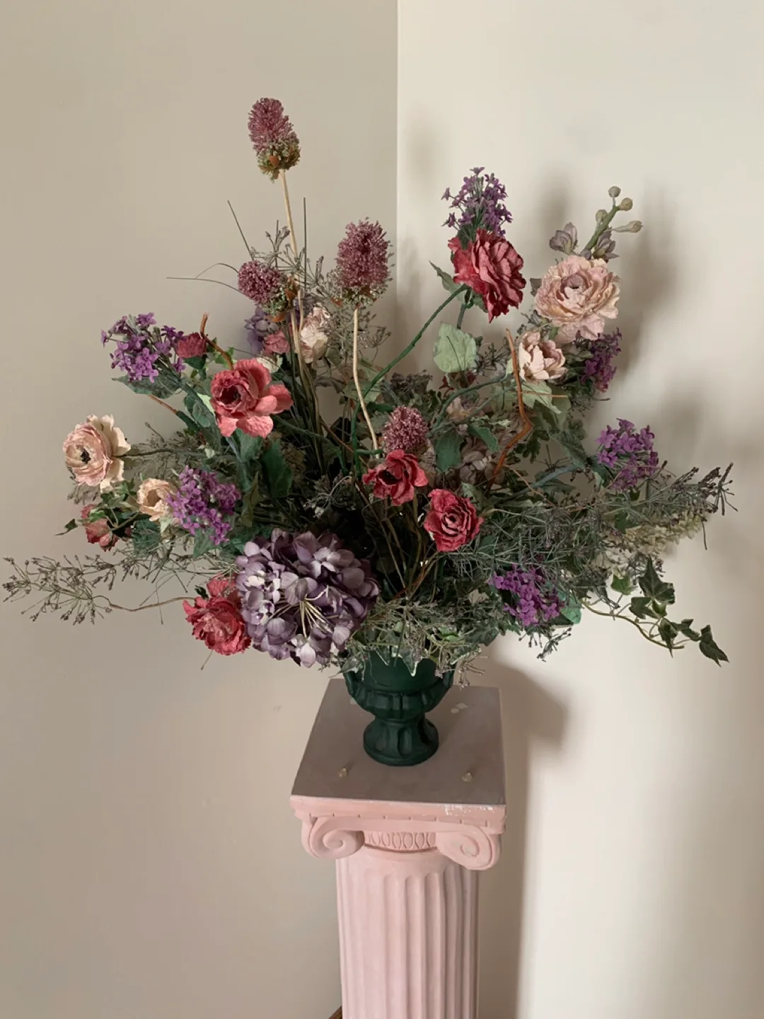 High Quality Large Floral Arrangement thumbnail