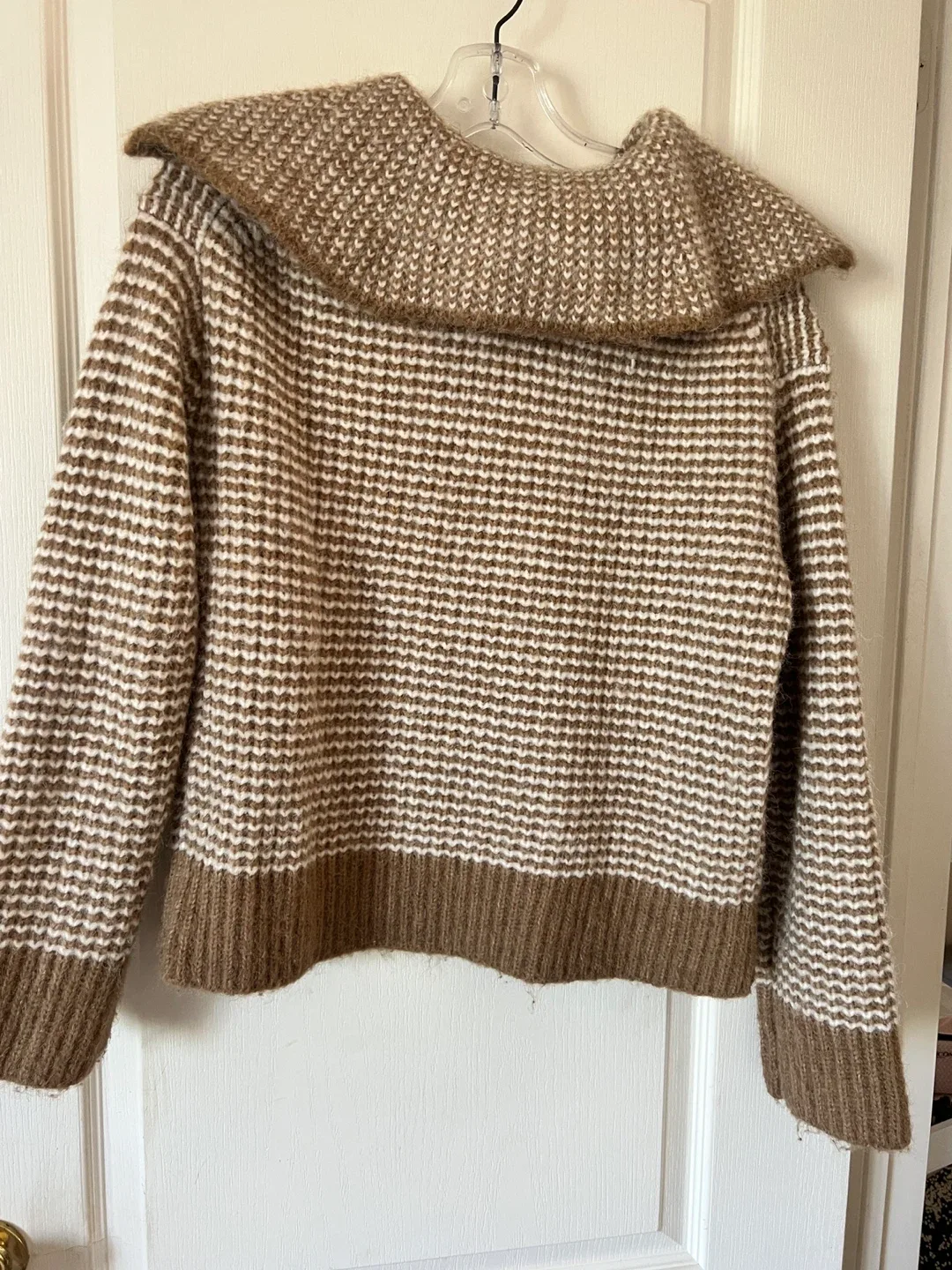 Banana Republic Wool Sweater - Size S image indicator(3)
