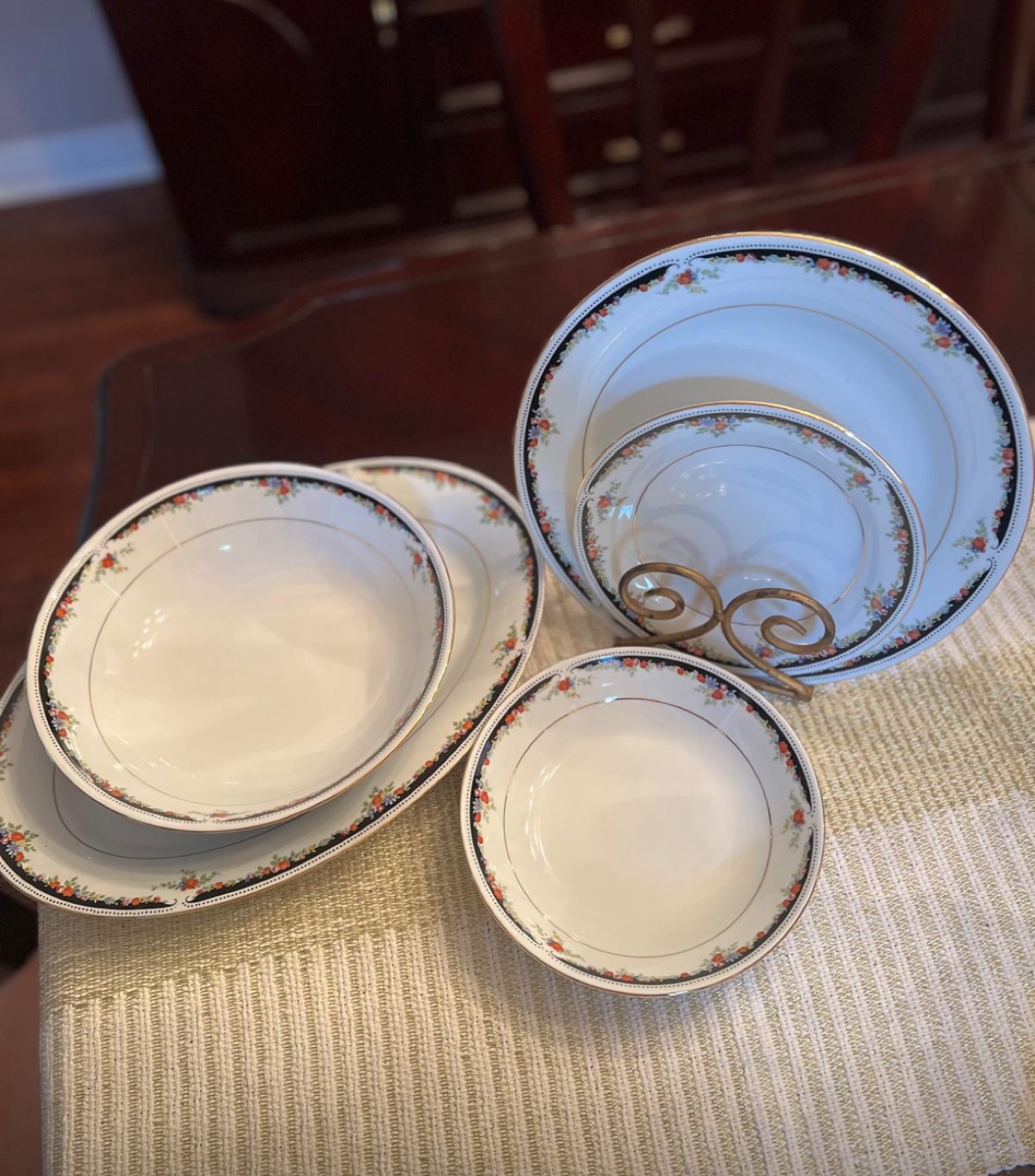Lynns Fine China Set