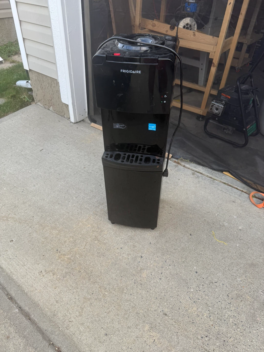 Frigidaire Black Water Dispenser