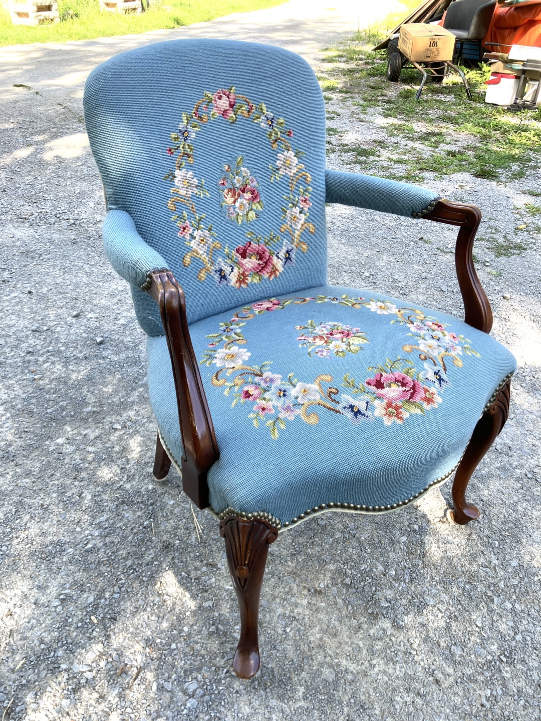 Floral Needlepoint Armchair - Vintage Style - photo 3