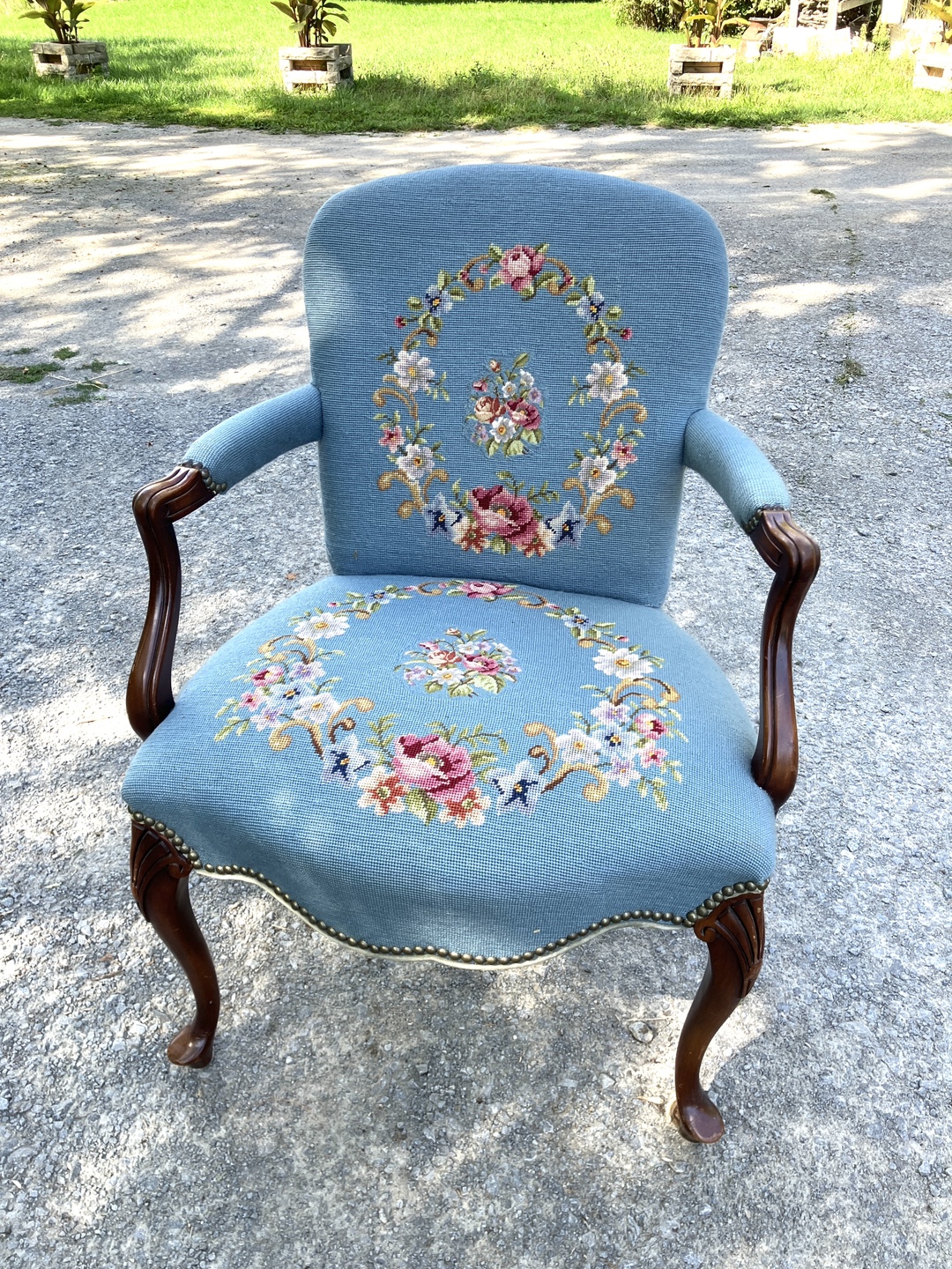 Floral Needlepoint Armchair - Vintage Style - photo 2