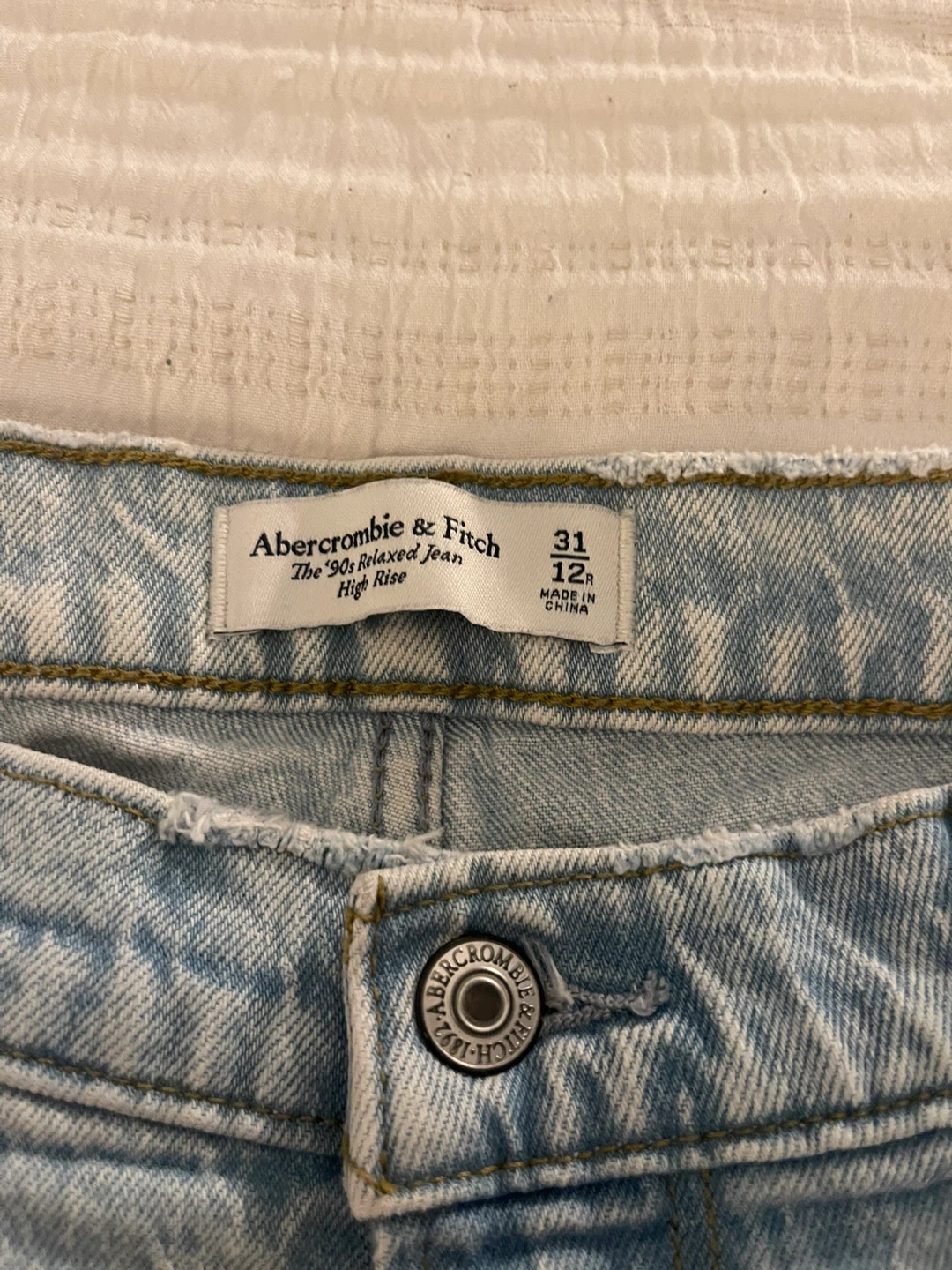Abercrombie & Fitch 90s Relaxed Jeans - Size 31 - photo 2