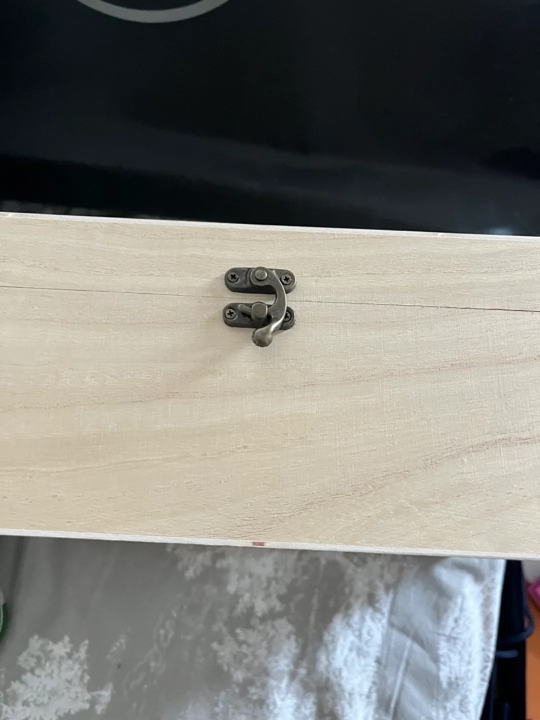 Wooden Box with Clasp image indicator(4)