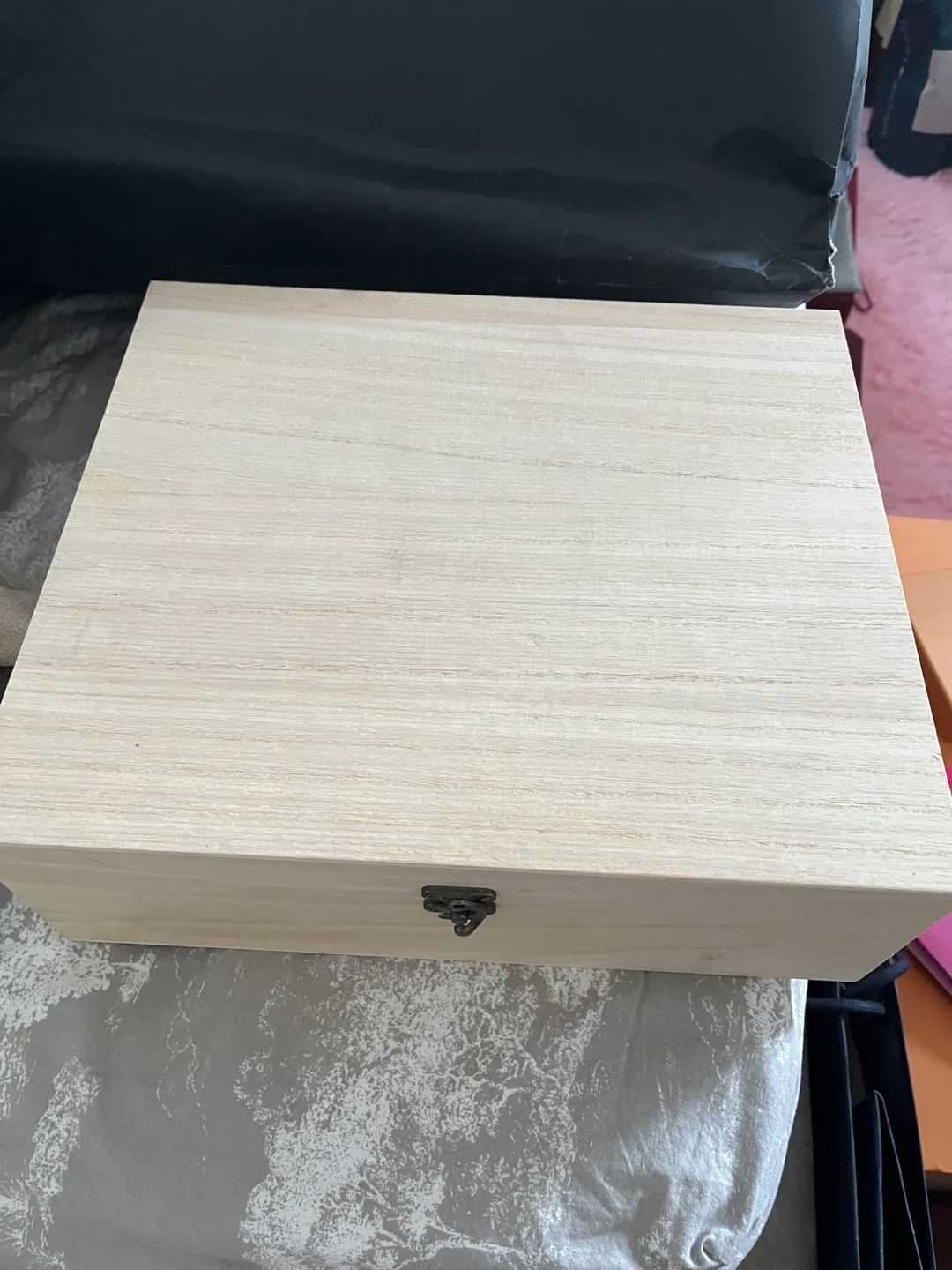 Wooden Box with Clasp image indicator(3)