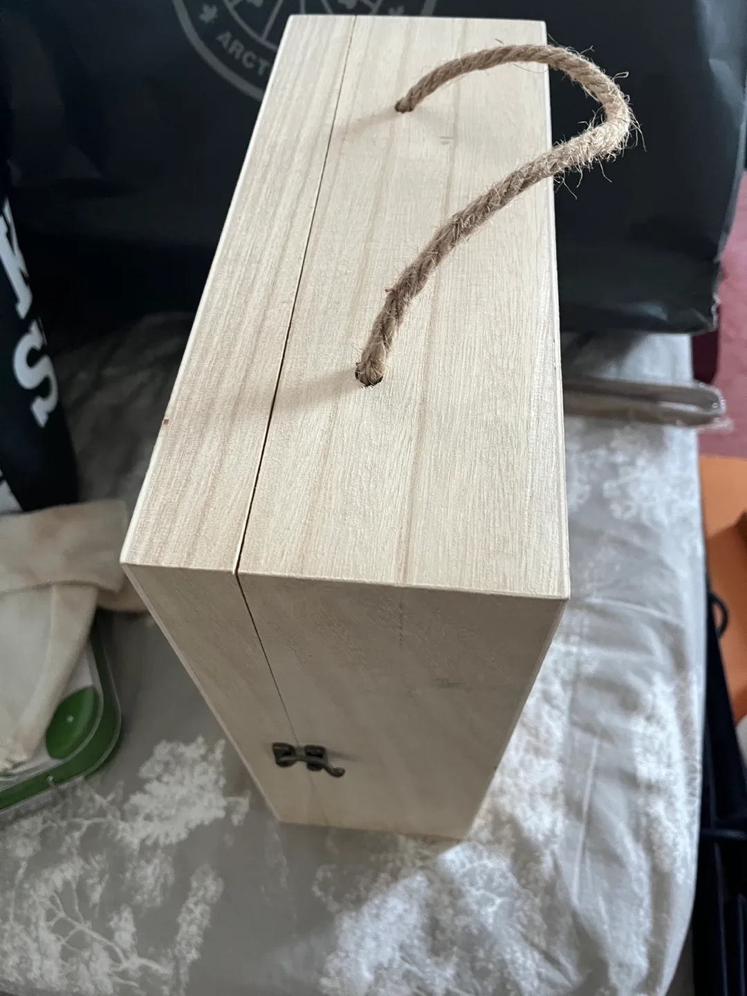 Wooden Box with Clasp image indicator(2)