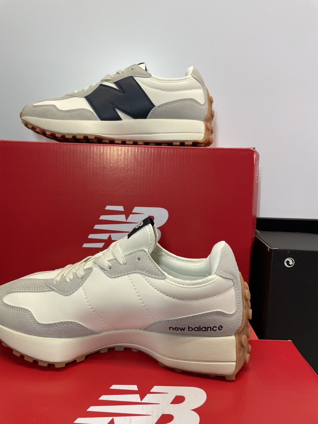 New Balance 327 Cream/Navy Sneakers