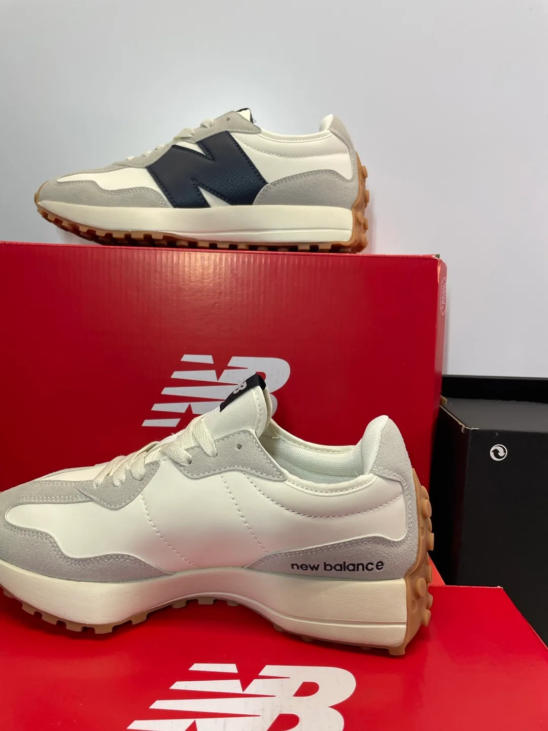 New Balance 327 Cream/Navy Sneakers thumbnail