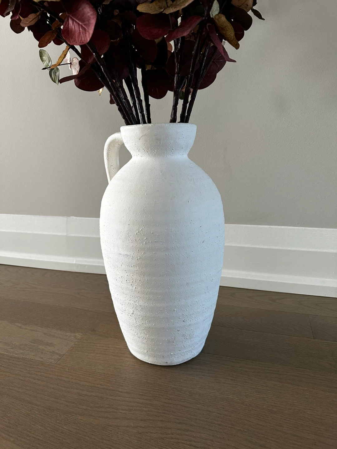 White Ceramic Vase - photo 2