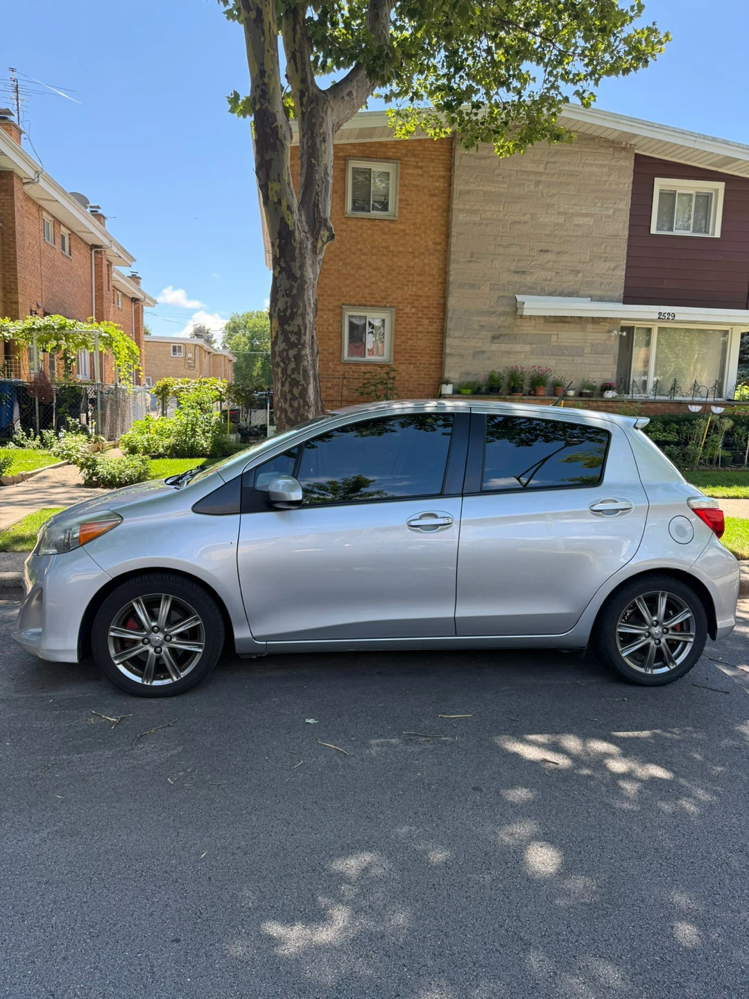 Toyota Yaris Silver - photo 4