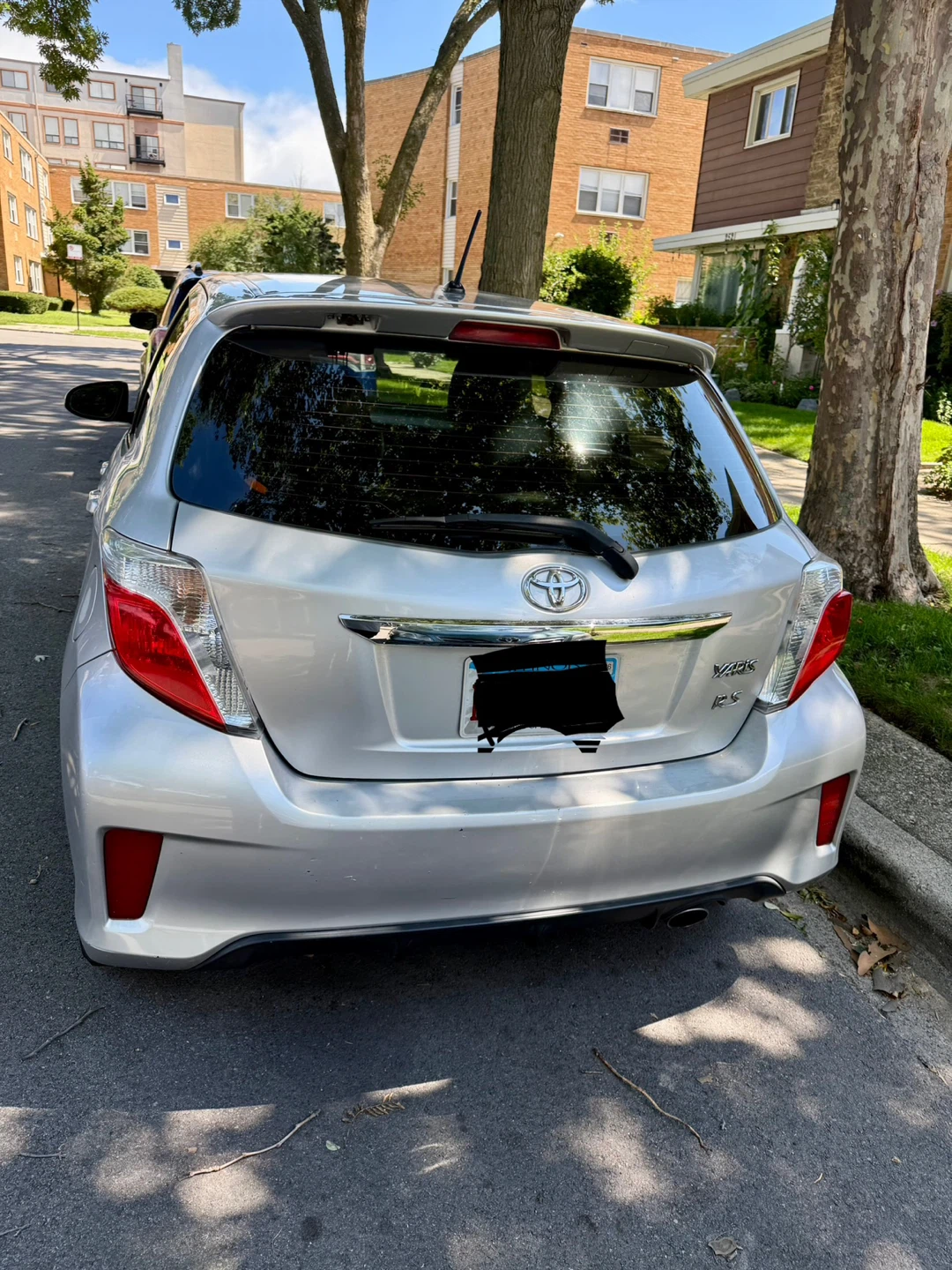 Toyota Yaris Silver - photo 3