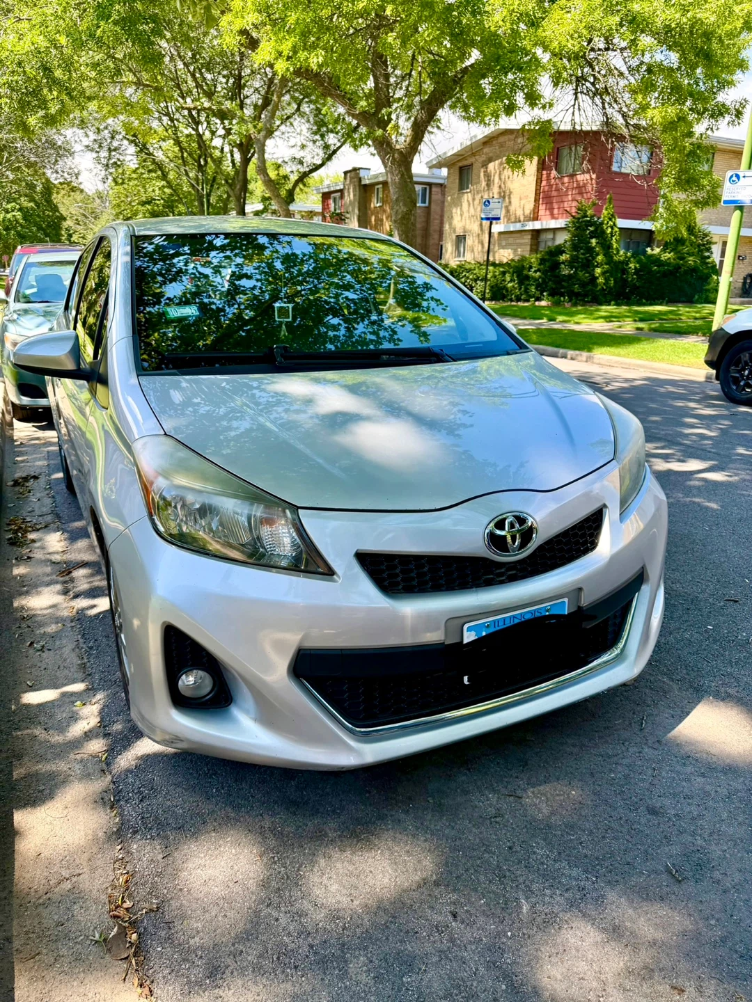 Toyota Yaris Silver - photo 2