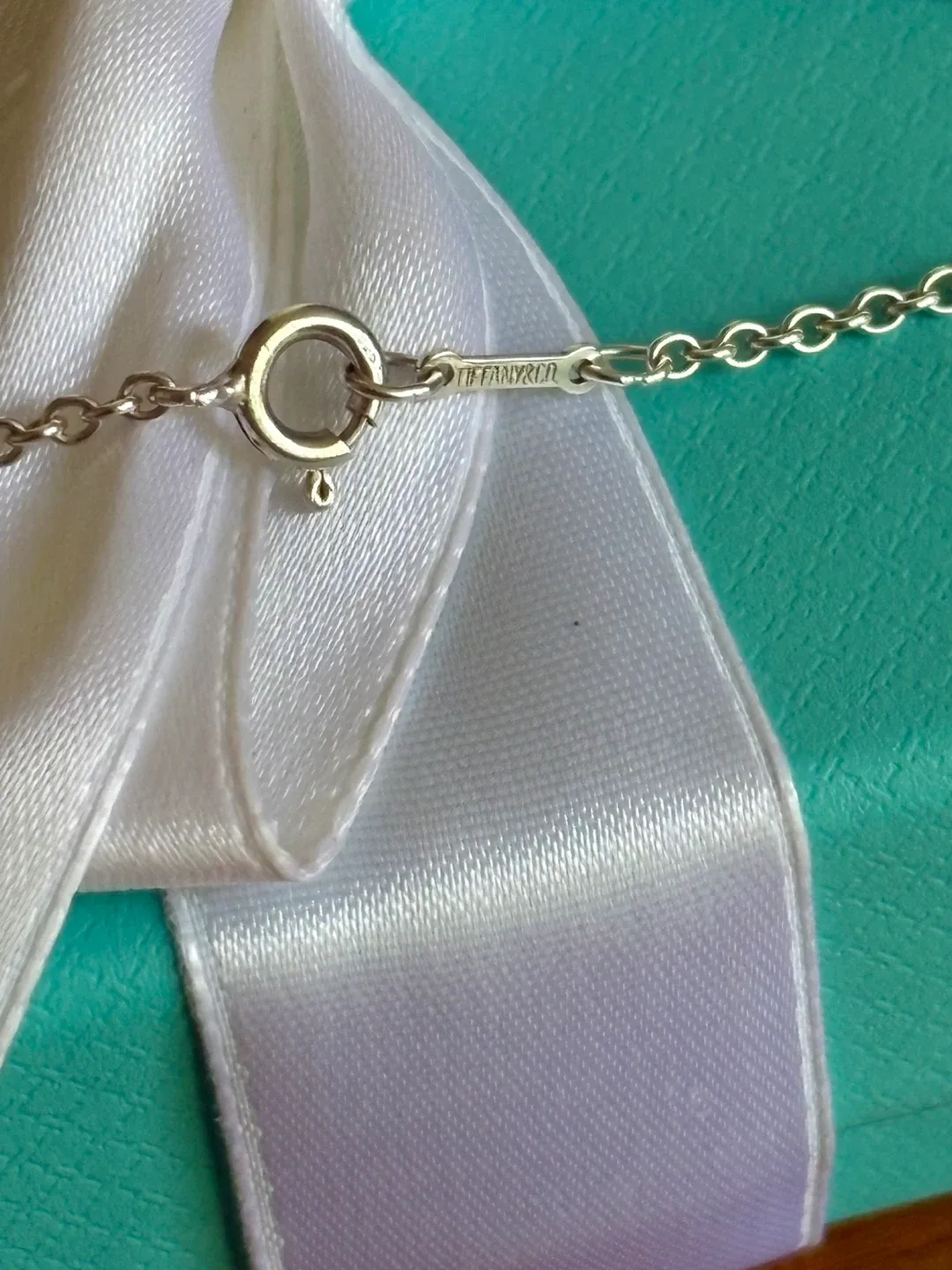 💯 AUTHENTIC TIFFANY AND CO MODERN KEY PENDANT & CHAIN image indicator(6)