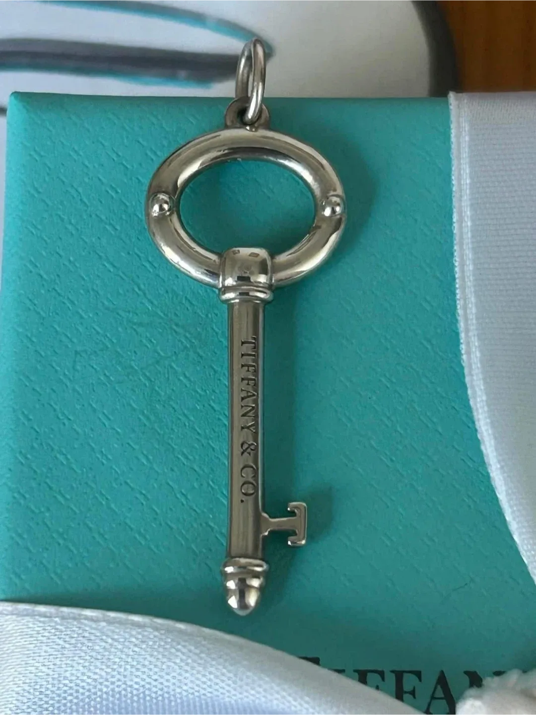 💯 AUTHENTIC TIFFANY AND CO MODERN KEY PENDANT & CHAIN image indicator(5)