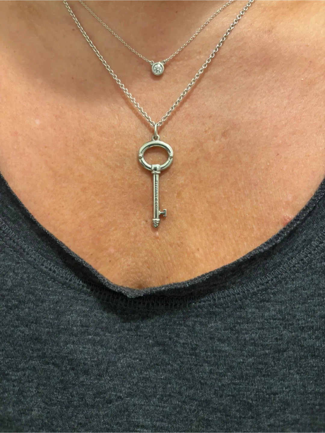 💯 AUTHENTIC TIFFANY AND CO MODERN KEY PENDANT & CHAIN image indicator(2)