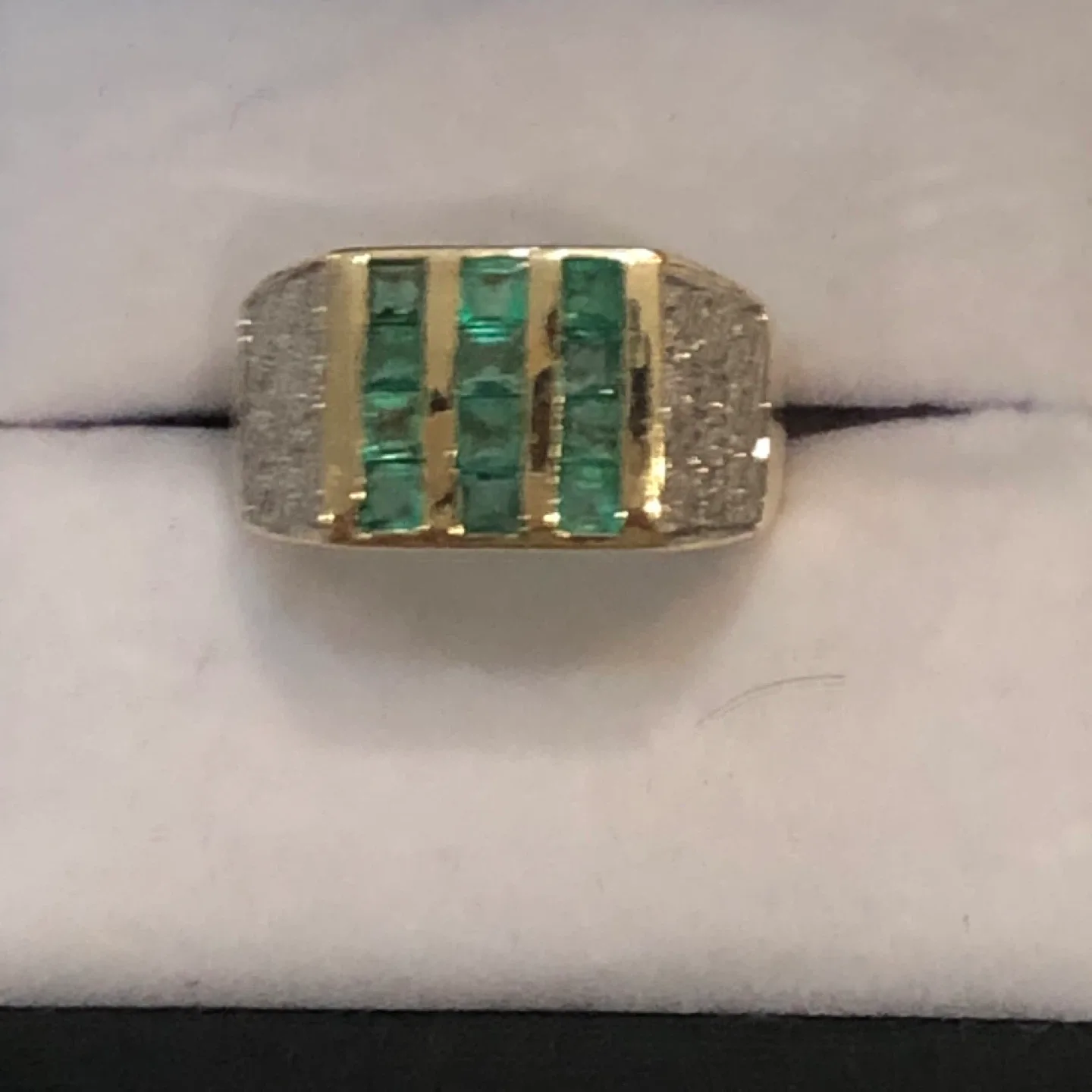 Authentic  Emerald & Diamond 14k sokid Gold Ring image indicator(3)
