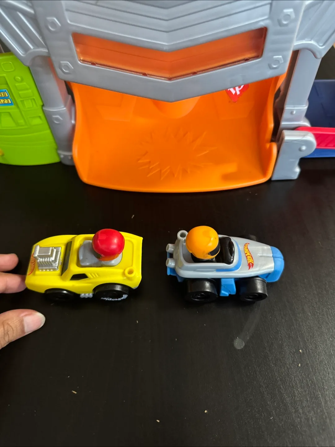 Hot Wheels City Downtown Playset image indicator(2)