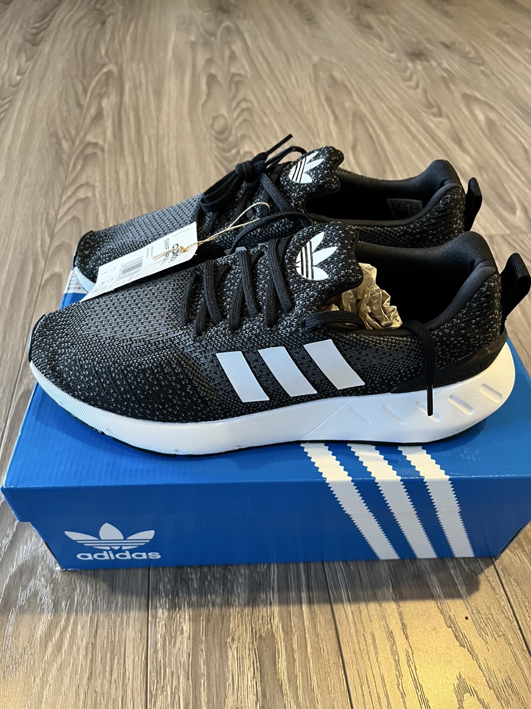 NIB : Adidas Swift Run 22 US8 - photo 2
