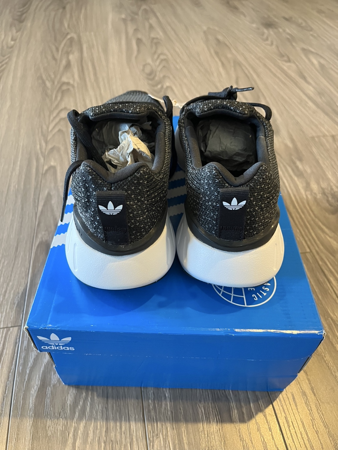NIB : Adidas Swift Run 22 US8 - photo 3