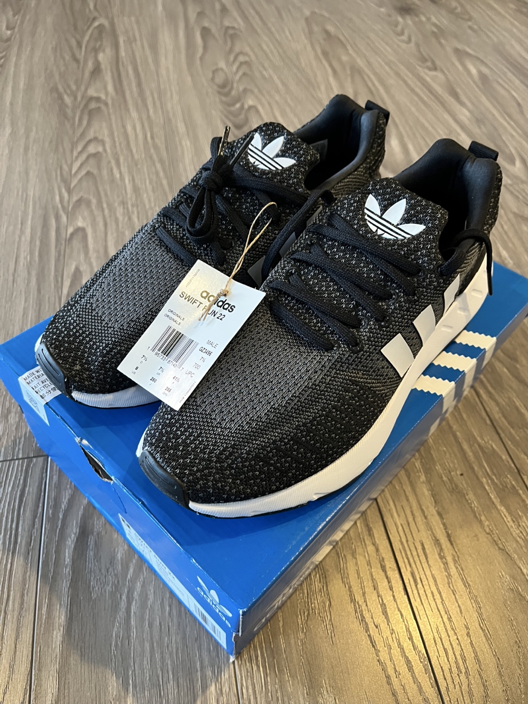 NIB : Adidas Swift Run 22 US8