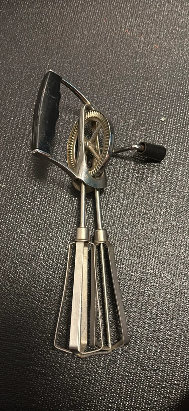 Vintage Hand Crank Egg Beater thumbnail