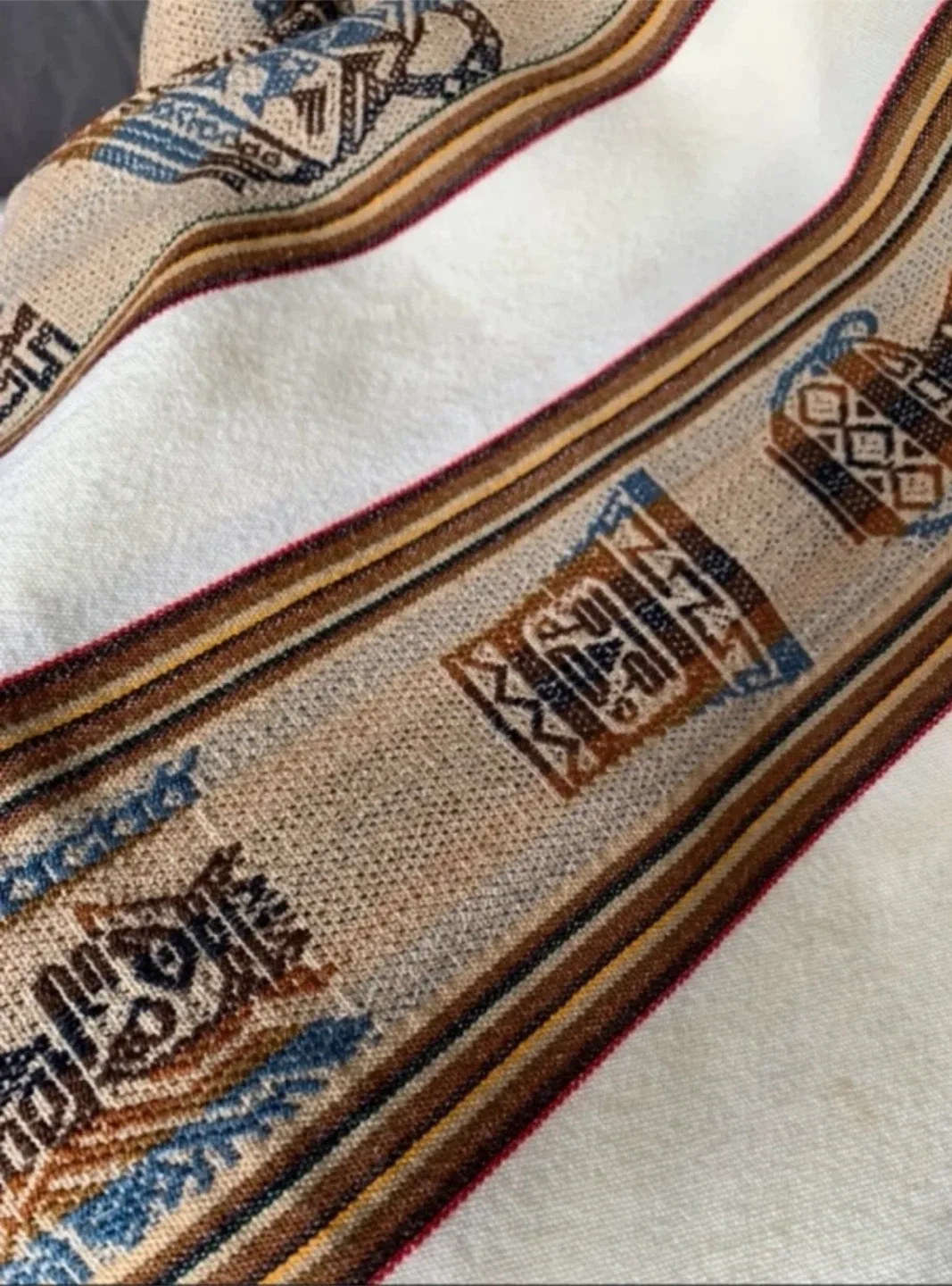 🆕Large Handwoven tablecloth| tapestry image indicator(8)