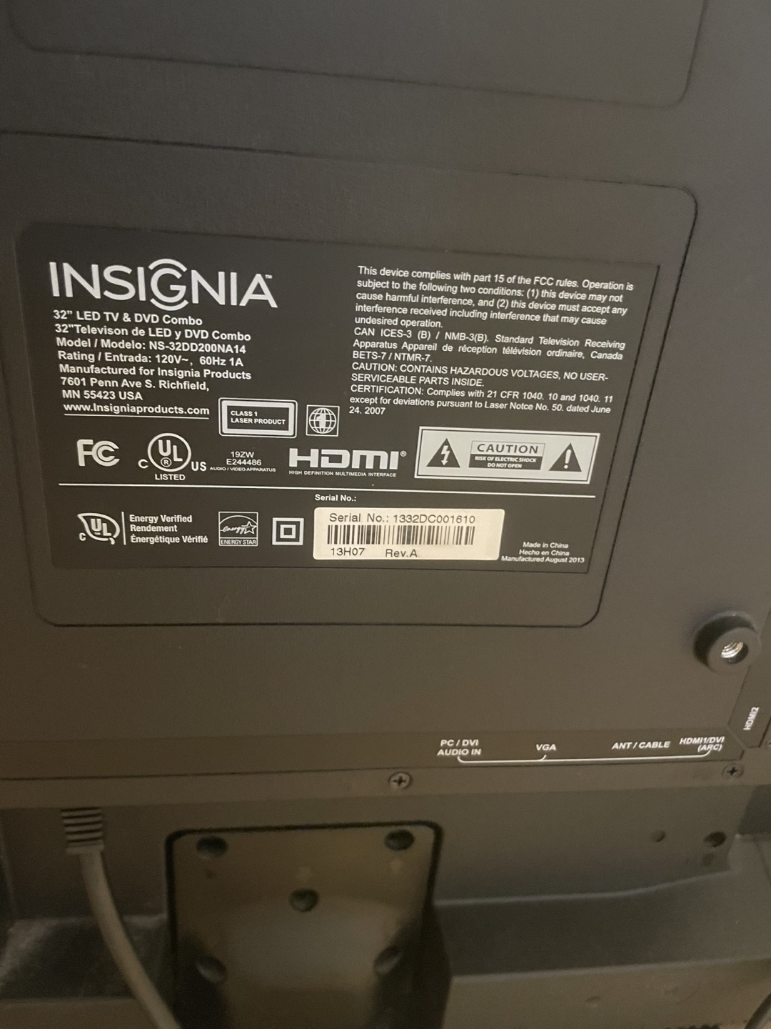 Insignia 32" LED TV & DVD Combo - NS-DVD32Q6A14 - photo 2