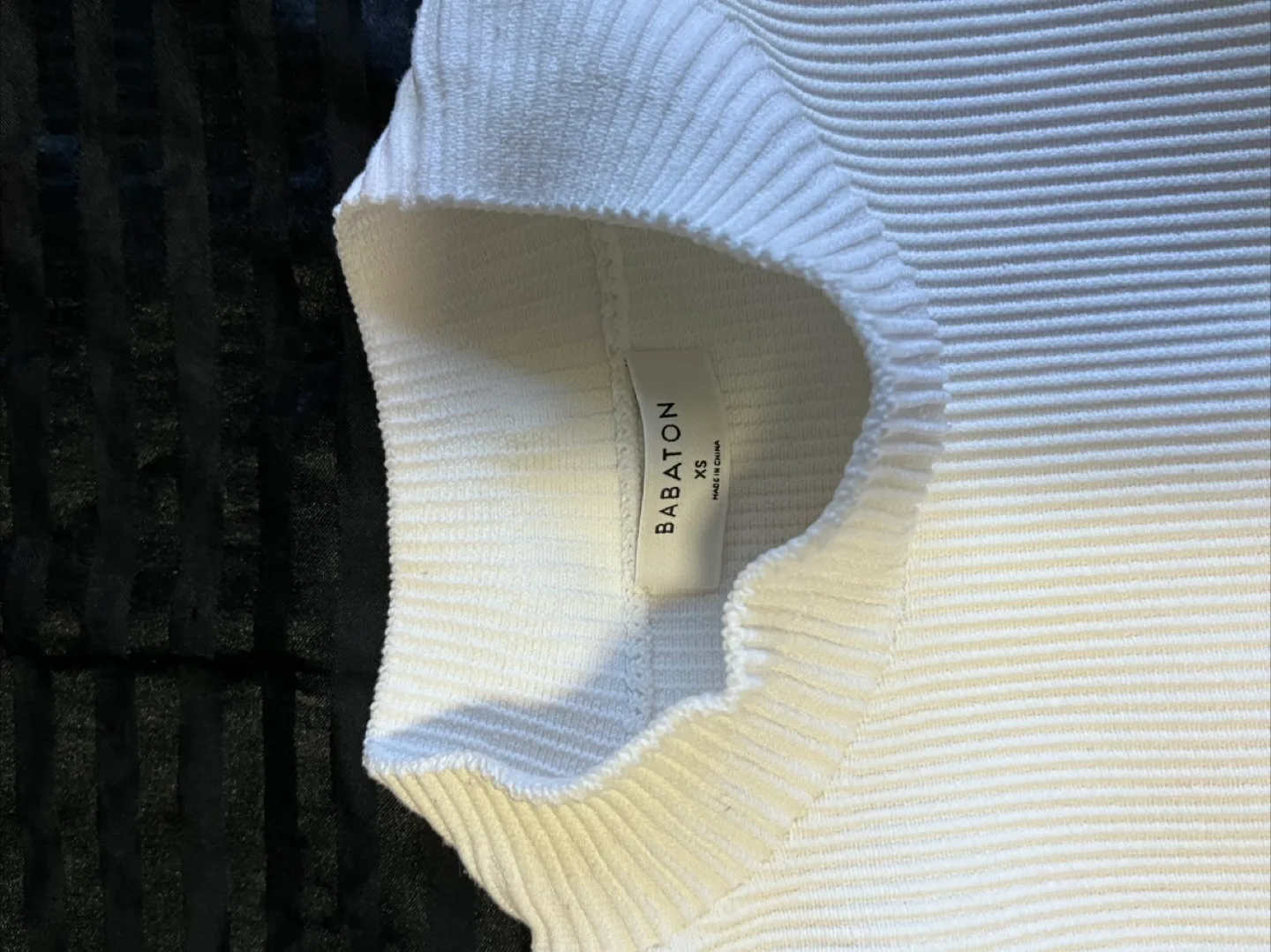 White Curvy Skinny Jeans & Sleeveless Top image indicator(6)