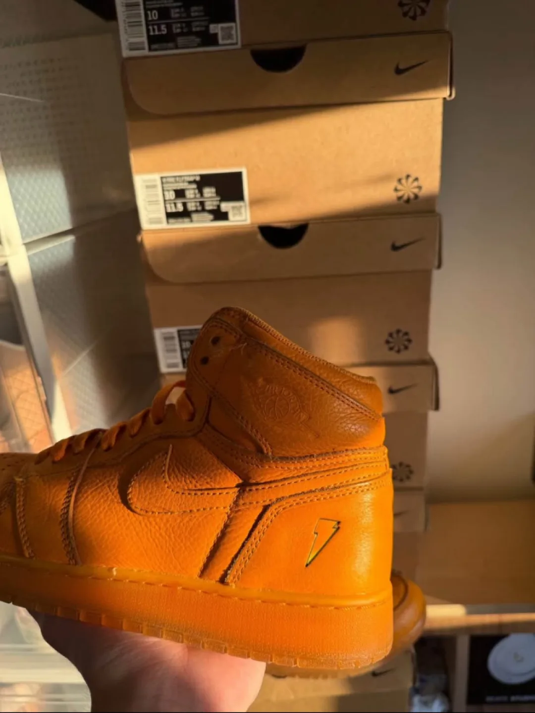 Nike Air Jordan 1 Retro High Gatorade Orange image indicator(2)