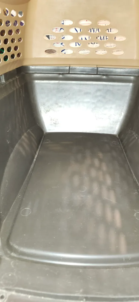 Like new Petmate Kennel Cab Pet Carrier image indicator(3)