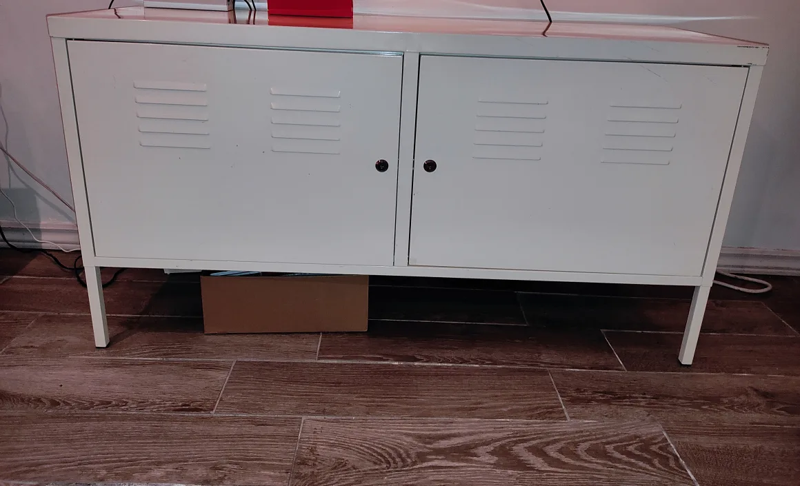 White Metal Locker-Style Cabinet image indicator(2)