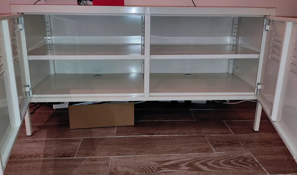 White Metal Locker-Style Cabinet image indicator(4)