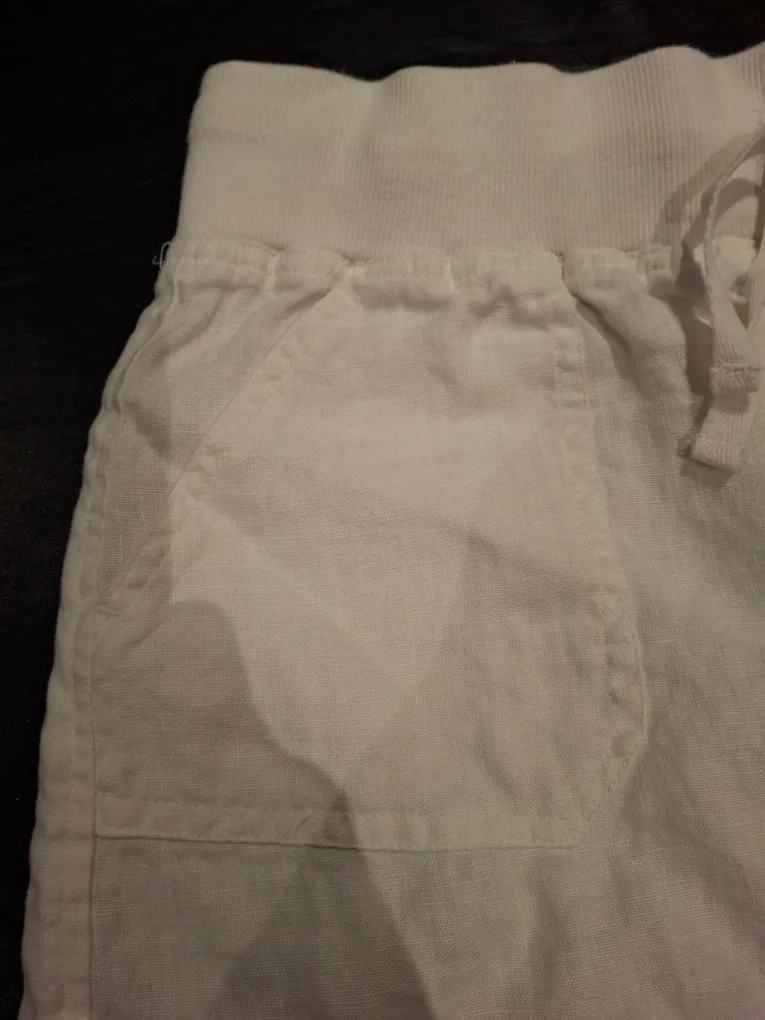 Womens RW &CO linen white skirt with pockets. image indicator(2)