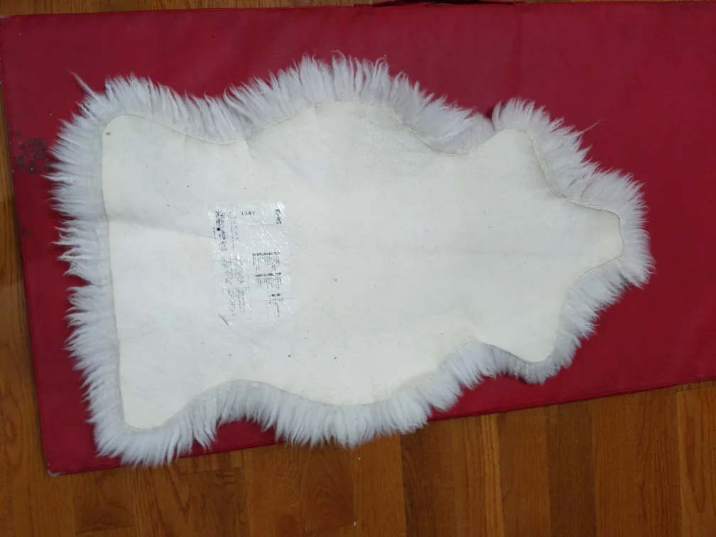 White Sheepskin Rug image indicator(4)