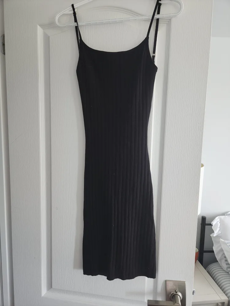 Brand new! Hera Collection Black Dress - Size L thumbnail