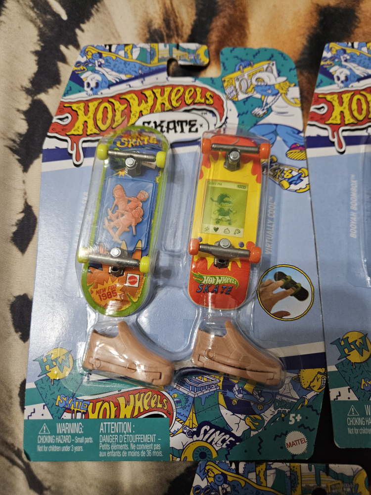 Hot Wheels Skate Fingerboard & Shoe Bundle - photo 2