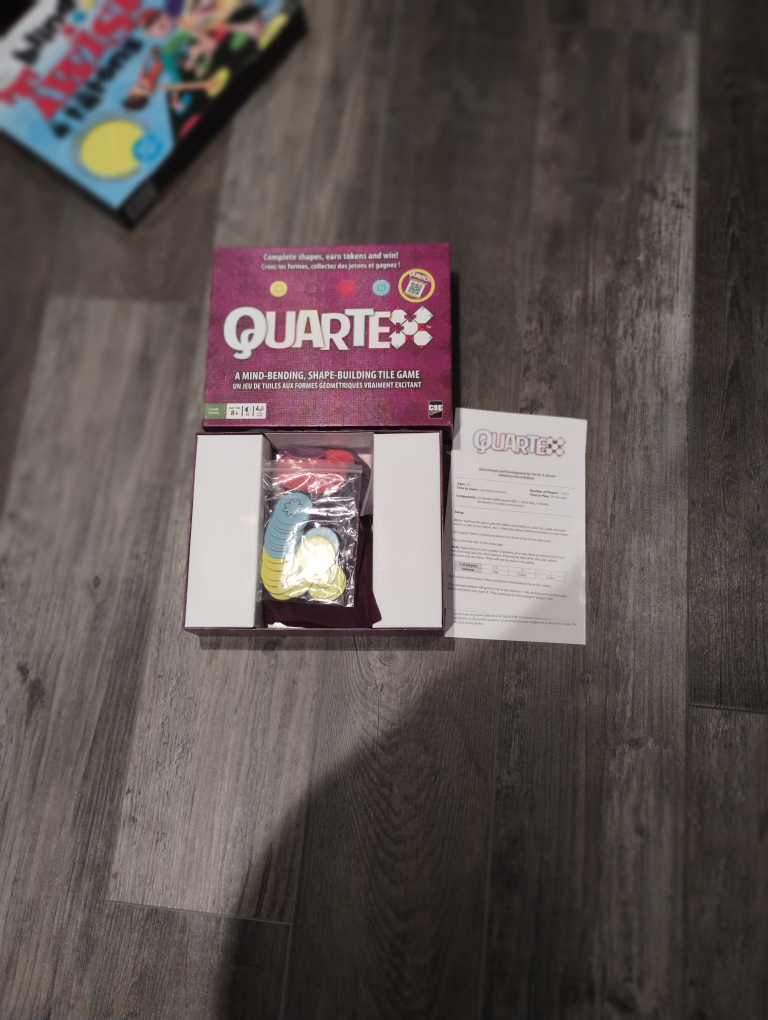 Quarte Board Game - Shape Building Fun!