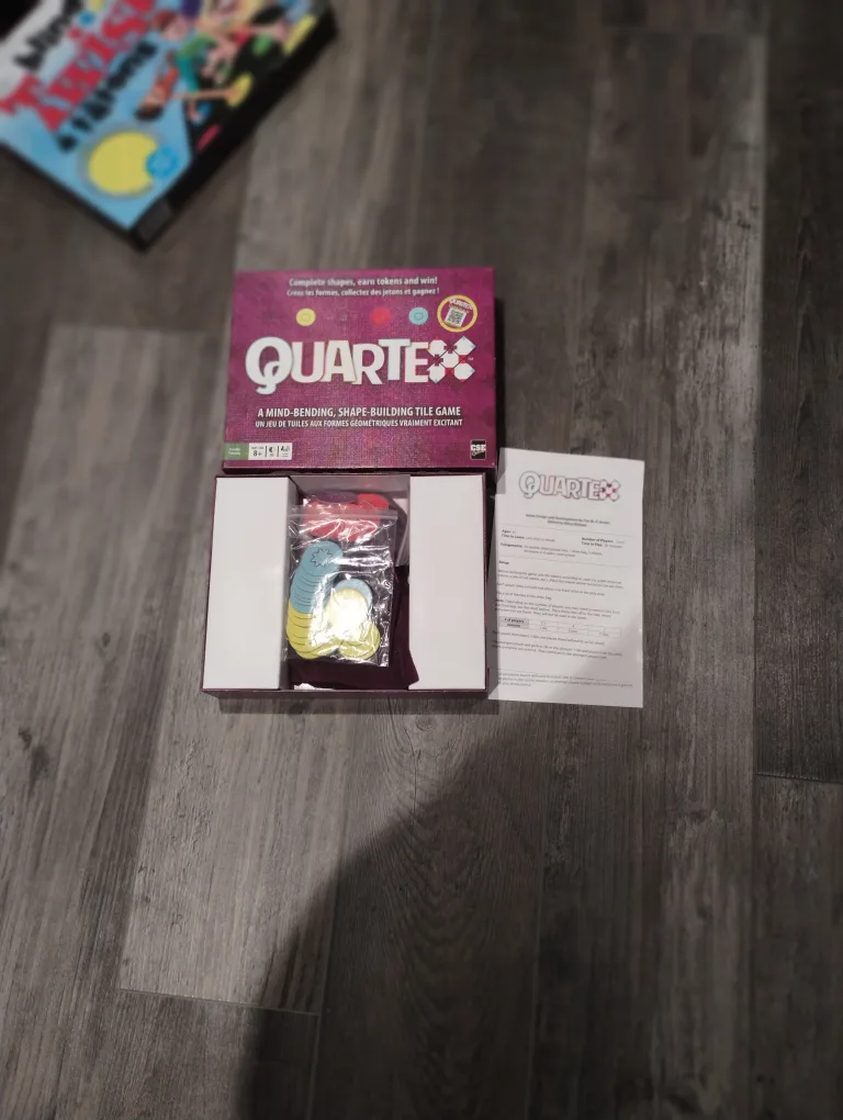 Quarte Board Game - Shape Building Fun! thumbnail