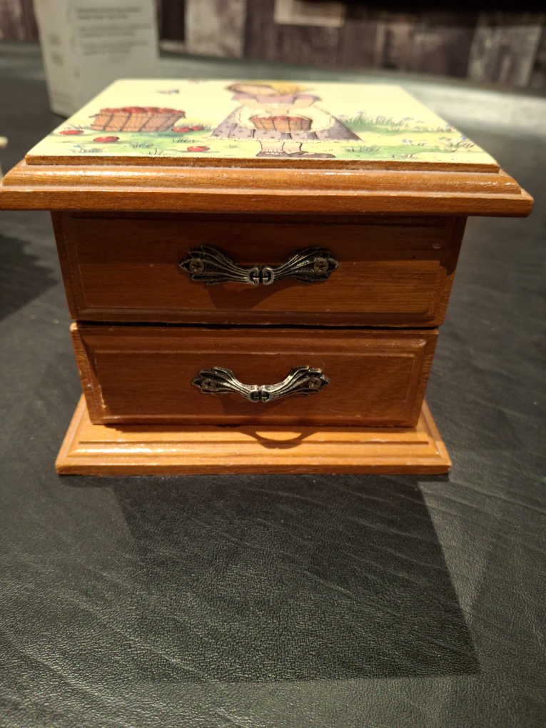 Beautiful vintage musical jewelry box - photo 2