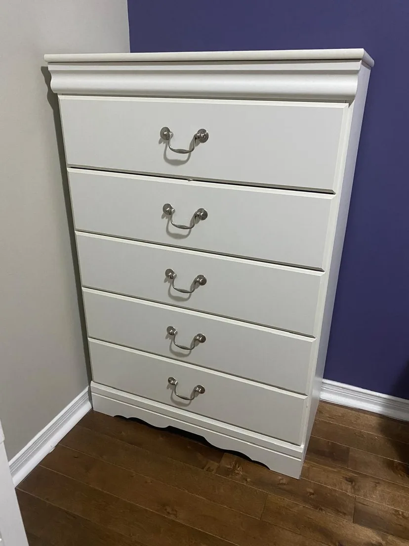 White 5-Drawer Chest thumbnail