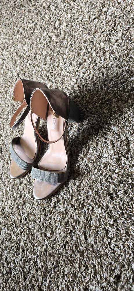 Step N Stride Metallic Heels - Size 7