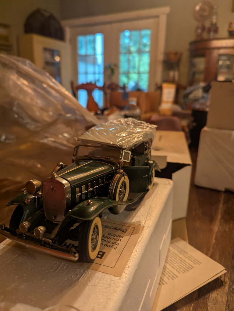 Vintage 1934 Duesenberg Diecast Model Car - photo 2
