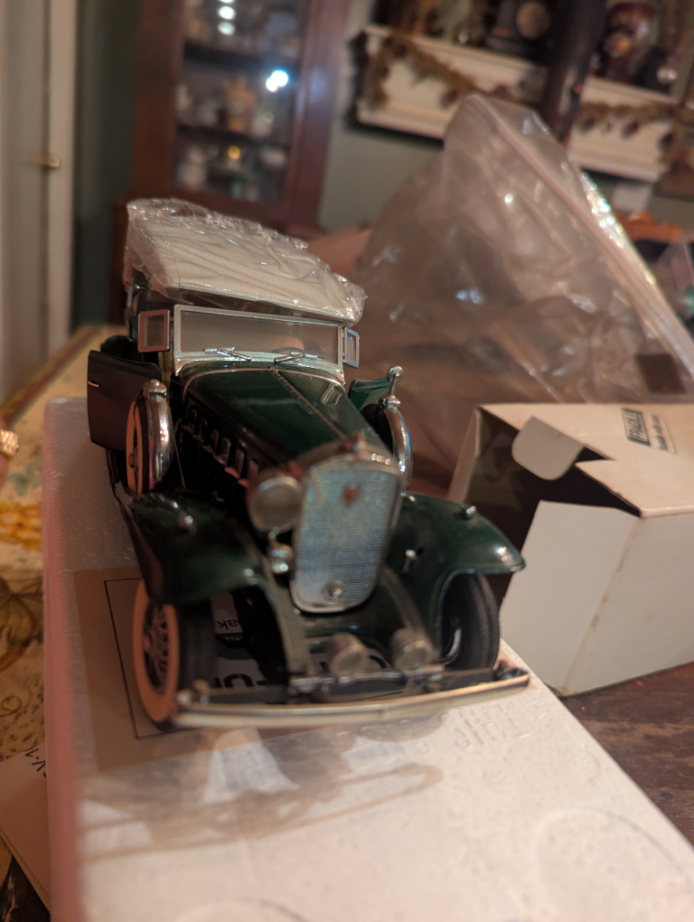 Vintage 1934 Duesenberg Diecast Model Car - photo 3